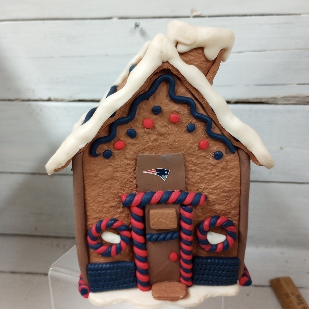 New England Patriots NFL Forever Collectibles Forever Christmas Gingerbread Hous